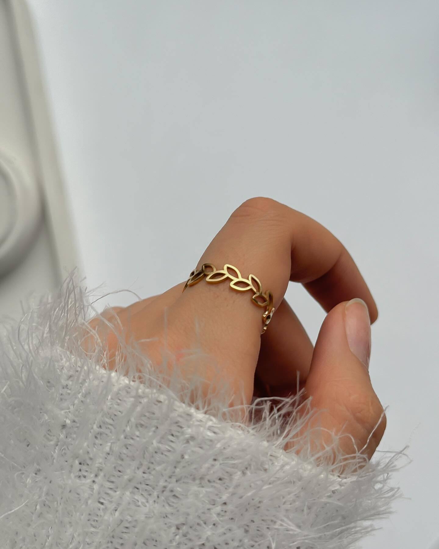 Nyla Serene Vine Ring