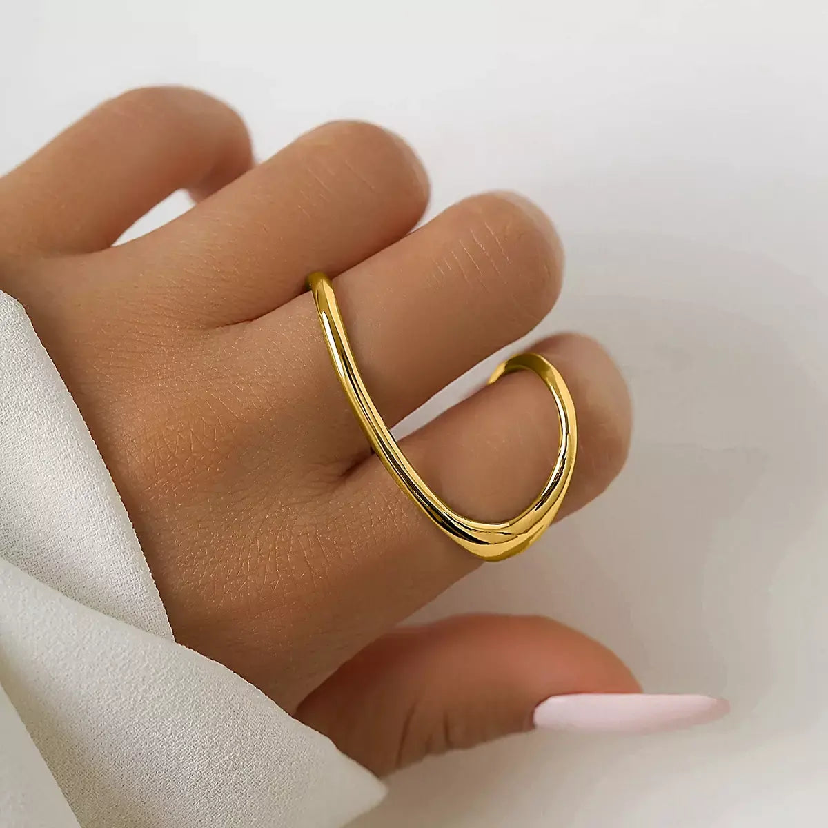 Vyxen Curve Ring