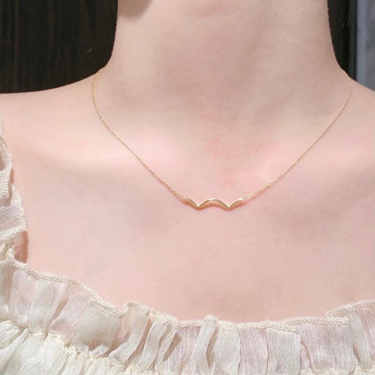 Nia  Curve Necklace