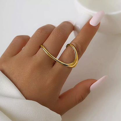 Vyxen Curve Ring